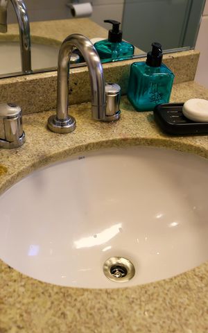 Apartamento para alugar com 77m², 2 quartos e 2 vagas Apartamento para alugar com 77m², 2 quartos e 2 vagasBanheiro da Suíte