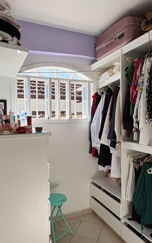 Casa de condomínio para alugar com 1932m², 5 quartos e 12 vagas Casa de condomínio para alugar com 1932m², 5 quartos e 12 vagasCloset da suíte 1