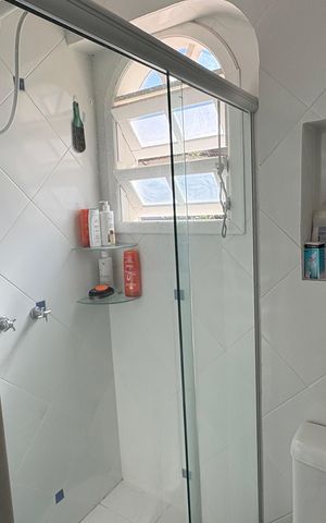 Casa de condomínio para alugar com 1932m², 5 quartos e 12 vagas Casa de condomínio para alugar com 1932m², 5 quartos e 12 vagasBanheiro da Suíte 2