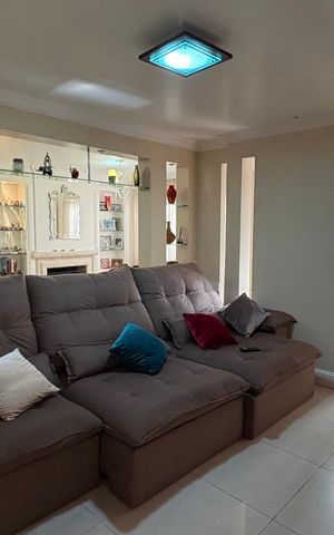 Casa de condomínio para alugar com 1932m², 5 quartos e 12 vagas Casa de condomínio para alugar com 1932m², 5 quartos e 12 vagasSala de TV
