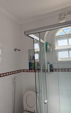 Casa de condomínio para alugar com 1932m², 5 quartos e 12 vagas Casa de condomínio para alugar com 1932m², 5 quartos e 12 vagasBanheiro da Suíte 1