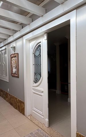 Casa de condomínio para alugar com 1932m², 5 quartos e 12 vagas Casa de condomínio para alugar com 1932m², 5 quartos e 12 vagasHall de entrada