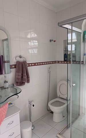 Casa de condomínio para alugar com 1932m², 5 quartos e 12 vagas Casa de condomínio para alugar com 1932m², 5 quartos e 12 vagasBanheiro da Suíte 1