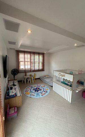 Casa de condomínio à venda com 377m², 4 quartos e 4 vagas Casa de condomínio à venda com 377m², 4 quartos e 4 vagasQuarto