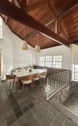 Casa de condomínio à venda com 377m², 4 quartos e 4 vagas Casa de condomínio à venda com 377m², 4 quartos e 4 vagasSala