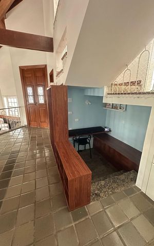 Casa de condomínio à venda com 377m², 4 quartos e 4 vagas Casa de condomínio à venda com 377m², 4 quartos e 4 vagasSala