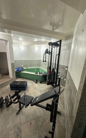 Casa de condomínio à venda com 377m², 4 quartos e 4 vagas Casa de condomínio à venda com 377m², 4 quartos e 4 vagasÁrea externa