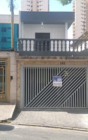 Casa para alugar com 300m², 5 quartos e 2 vagasFachada