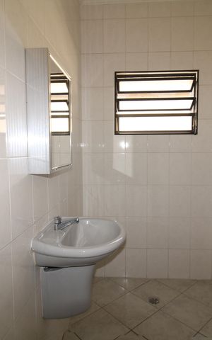 Casa para alugar com 300m², 5 quartos e 2 vagasBanheiro