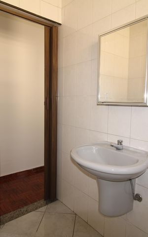 Casa para alugar com 300m², 5 quartos e 2 vagasBanheiro