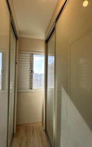 Apartamento à venda com 72m², 2 quartos e 2 vagas Apartamento à venda com 72m², 2 quartos e 2 vagasCloset da suíte