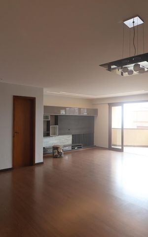 Apartamento para alugar com 166m², 3 quartos e 2 vagasSala