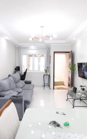 Casa à venda com 83m², 2 quartos e 2 vagasSala