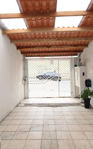 Casa à venda com 83m², 2 quartos e 2 vagasGaragem