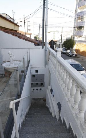 Casa para alugar com 56m², 2 quartos e sem vagaEscada