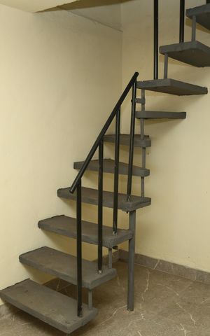 Apartamento para alugar com 91m², 2 quartos e 1 vagaEscada