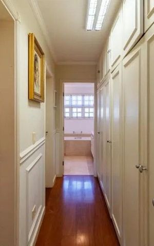 Casa de condomínio para alugar com 375m², 5 quartos e 4 vagas Casa de condomínio para alugar com 375m², 5 quartos e 4 vagasCorredor