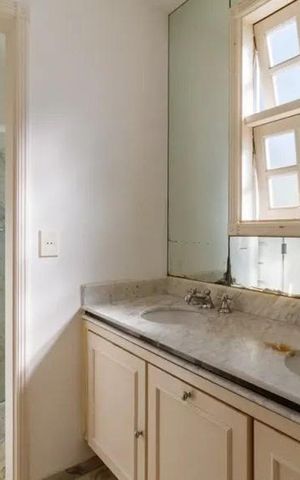 Casa de condomínio para alugar com 375m², 5 quartos e 4 vagas Casa de condomínio para alugar com 375m², 5 quartos e 4 vagasBanheiro