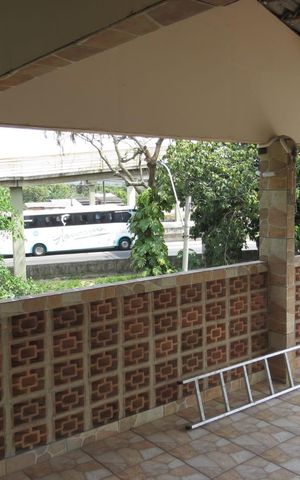 Casa para alugar com 220m², 4 quartos e 1 vaga Casa para alugar com 220m², 4 quartos e 1 vagaVaranda