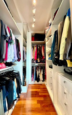 Apartamento à venda com 165m², 3 quartos e 4 vagas Apartamento à venda com 165m², 3 quartos e 4 vagasCloset da Suíte