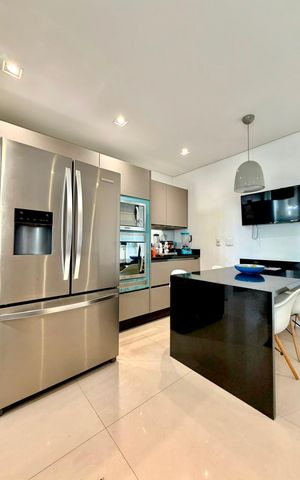 Apartamento à venda com 165m², 3 quartos e 4 vagas Apartamento à venda com 165m², 3 quartos e 4 vagasCozinha