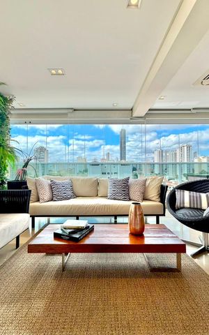 Apartamento à venda com 165m², 3 quartos e 4 vagas Apartamento à venda com 165m², 3 quartos e 4 vagasVaranda