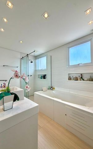 Apartamento à venda com 165m², 3 quartos e 4 vagas Apartamento à venda com 165m², 3 quartos e 4 vagasBanheiro da Suíte