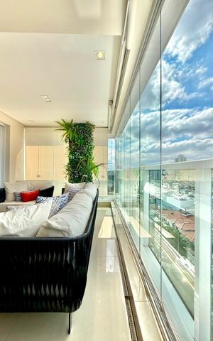 Apartamento à venda com 165m², 3 quartos e 4 vagas Apartamento à venda com 165m², 3 quartos e 4 vagasVaranda