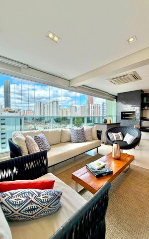 Apartamento à venda com 165m², 3 quartos e 4 vagas Apartamento à venda com 165m², 3 quartos e 4 vagasVaranda