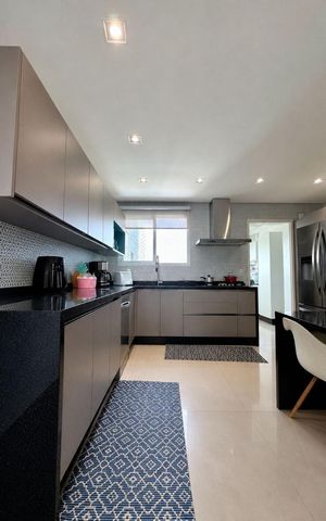 Apartamento à venda com 165m², 3 quartos e 4 vagas Apartamento à venda com 165m², 3 quartos e 4 vagasCozinha
