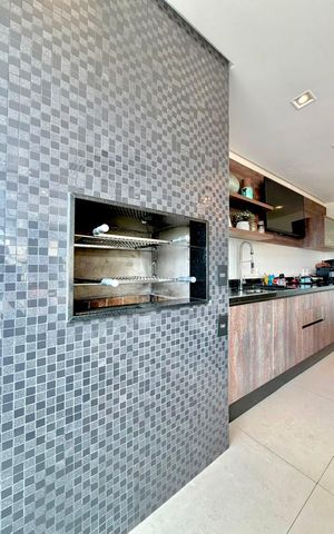 Apartamento à venda com 165m², 3 quartos e 4 vagas Apartamento à venda com 165m², 3 quartos e 4 vagasVaranda