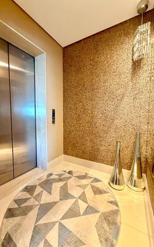 Apartamento à venda com 165m², 3 quartos e 4 vagas Apartamento à venda com 165m², 3 quartos e 4 vagasÁrea externa
