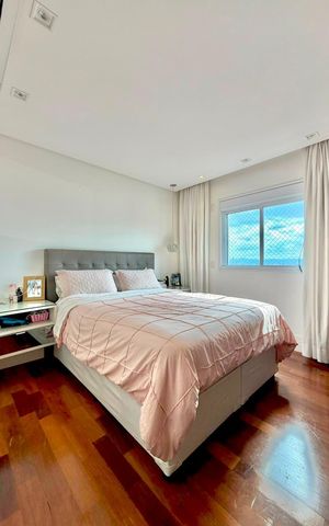 Apartamento à venda com 165m², 3 quartos e 4 vagas Apartamento à venda com 165m², 3 quartos e 4 vagasSuíte
