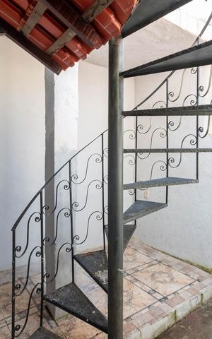 Casa à venda com 80m², 3 quartos e 1 vagaÁrea de Serviço