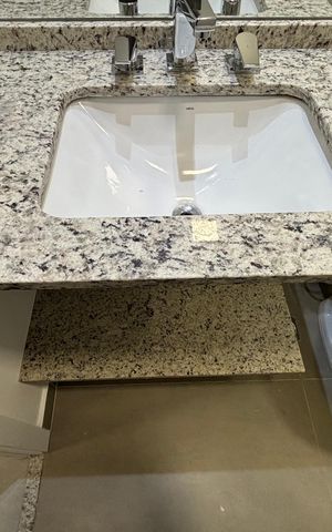 Apartamento à venda com 118m², 2 quartos e 1 vaga Apartamento à venda com 118m², 2 quartos e 1 vagaBanheiro da Suíte 2