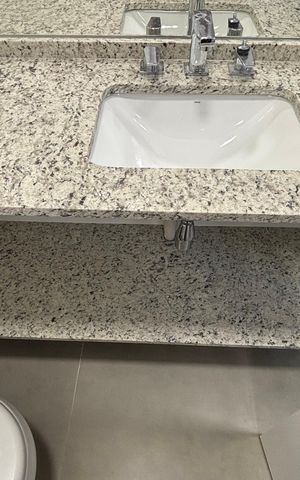 Apartamento à venda com 118m², 2 quartos e 1 vaga Apartamento à venda com 118m², 2 quartos e 1 vagaBanheiro da Suíte 1