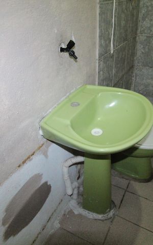 Casa para alugar com 150m², 2 quartos e 2 vagasEdícula Banheiro