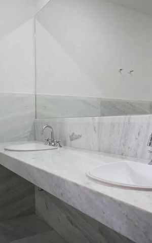 Casa para alugar com 400m², 5 quartos e 4 vagas Casa para alugar com 400m², 5 quartos e 4 vagasBanheiro da Suíte