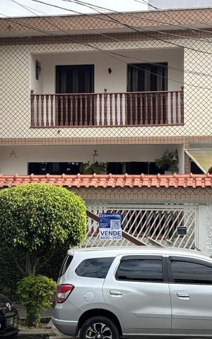 Casa à venda com 284m², 3 quartos e 6 vagasFachada e acesso 