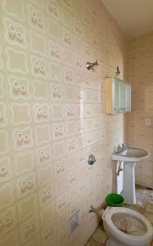 Casa à venda com 294m², 6 quartos e 6 vagas Casa à venda com 294m², 6 quartos e 6 vagasCasa 2 - Banheiro social