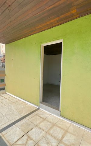 Casa à venda com 294m², 6 quartos e 6 vagas Casa à venda com 294m², 6 quartos e 6 vagasÁrea externa