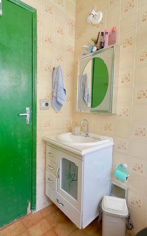 Casa à venda com 294m², 6 quartos e 6 vagas Casa à venda com 294m², 6 quartos e 6 vagasBanheiro social