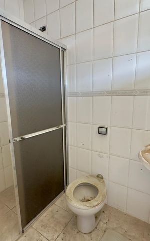 Casa à venda com 294m², 6 quartos e 6 vagas Casa à venda com 294m², 6 quartos e 6 vagasCasa 2 - Banheiro social 3