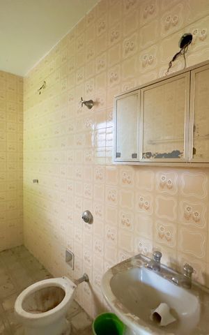 Casa à venda com 294m², 6 quartos e 6 vagas Casa à venda com 294m², 6 quartos e 6 vagasCasa 2 - Banheiro social