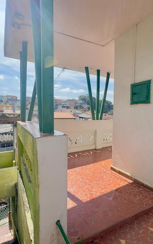 Casa à venda com 294m², 6 quartos e 6 vagas Casa à venda com 294m², 6 quartos e 6 vagasVaranda