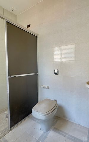 Casa à venda com 294m², 6 quartos e 6 vagas Casa à venda com 294m², 6 quartos e 6 vagasCasa 2 - Banheiro social 2