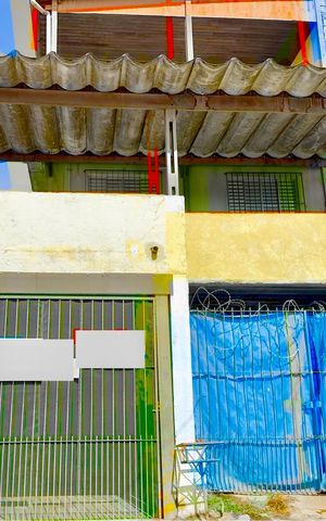 Casa à venda com 294m², 6 quartos e 6 vagas Casa à venda com 294m², 6 quartos e 6 vagasFachada