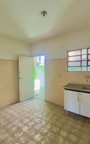 Casa à venda com 294m², 6 quartos e 6 vagas Casa à venda com 294m², 6 quartos e 6 vagasCasa 2 - Cozinha