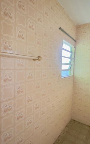 Casa à venda com 294m², 6 quartos e 6 vagas Casa à venda com 294m², 6 quartos e 6 vagasCasa 2 - Banheiro social