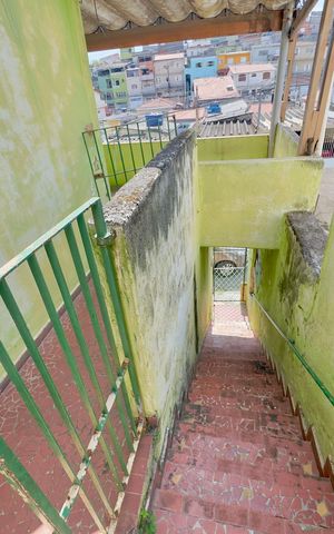 Casa à venda com 294m², 6 quartos e 6 vagas Casa à venda com 294m², 6 quartos e 6 vagasEscada